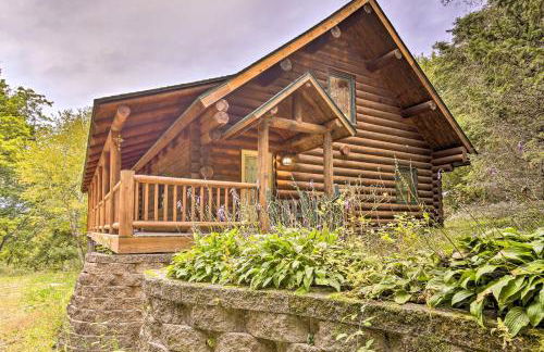Splendid Family Cabin with Hot Tub and Grill! - Foto 36