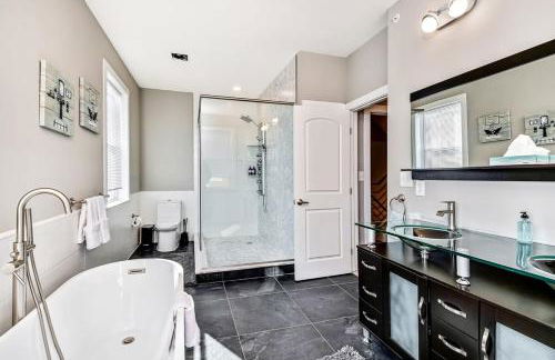 Exceptional Downtown Townhome with Roof Deck -4Bedroom & 3Baths - Foto 16