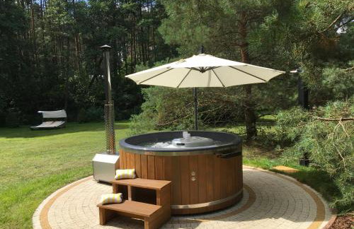 Deluxe Holiday Zdrojowa -Willa typu Alpejskiego w Borach Tucholskich-Całoroczna Balia z jacuzzi-Prywatny las i strumyk -Duża Wiata grillowa - Foto 7