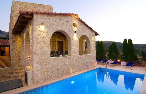 Elena Villa, an Authentic Retreat with Private Pool, By ThinkVilla - Foto 2