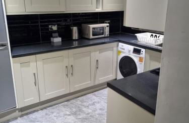 Large Rooms with Desk, Gardens & Great Transport - Foto 6