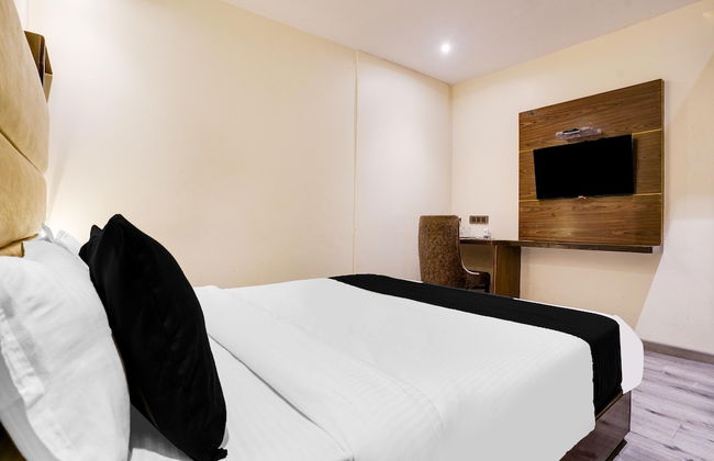 Cozy Stays Andheri Near Western Express Highway - Photo 11