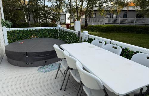 LuxeHaven at Tattershall Lakes Park with Hot Tub - Foto 75