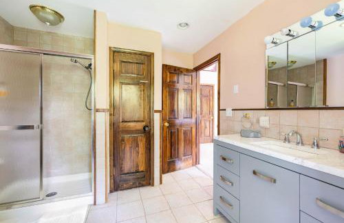 Bethel Woods Retreat - wPool, Hot Tub & Arcade! - Foto 39