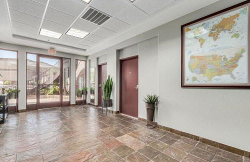 Stylish and Prestigious - 2 Bed 2 Bath On The Avenue - Foto 21