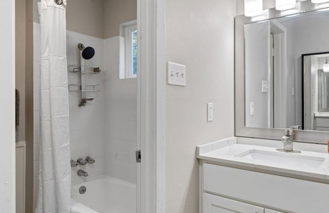 Cozy Chic Studio Close to Downtown and Domain - Foto 6