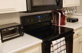 Centrally Located, 4x Queen, 300 MBPS Internet with Backyard! - Foto 6