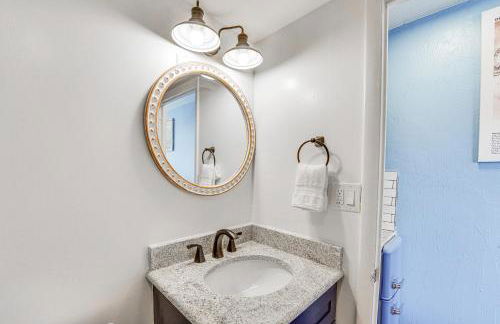 Beachfront Studio with Community Indoor Pool! - Foto 13