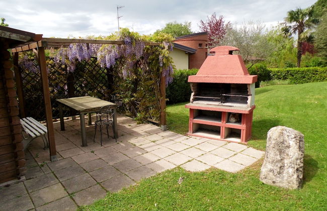 Fabulous Villa in Barasso near Lake - Photo 19