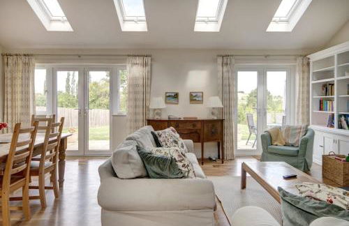 Beautiful Barn Stunning Views Parking & Garden - Photo 5