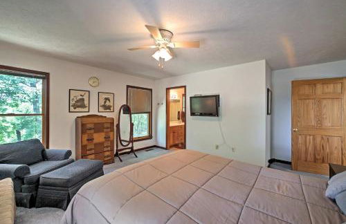 A Scenic View Lodge in Ozarks with Views and Hot Tub - Foto 12