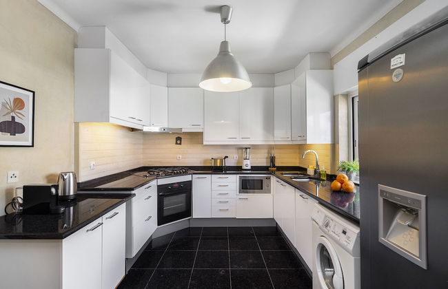 Stylish Sunny Penthouse Near Cascais Center & Greenspace - Photo 12