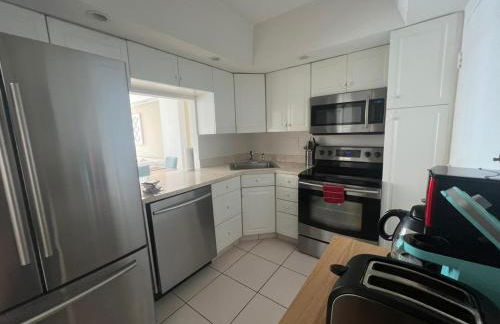 Entire Beach Front Condo w/ pool Amazing view 4pax - Photo 12