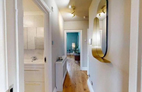 Gorgeous Hyde Park Home with Lift-Elevator Access & Nice View - Foto 19