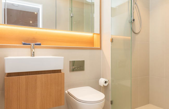 Modern Apartment in Darling Harbour - Photo 9