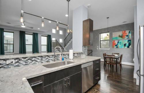 Skyline Views - Sleeps 10 Home Near Downtown - Photo 28