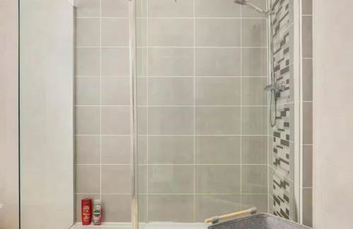 The Red Retreat, 7 Beds, Garden, Free Parking, Contractors, Fast Wifi, Smart TV - Foto 17