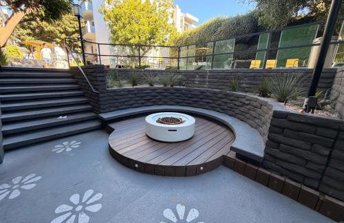 Hollywood Studio with Pool, Parking, Gym & Sign View - Foto 43