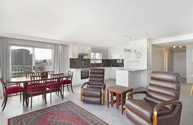 Sunset Boulevard 32 - Photo 8