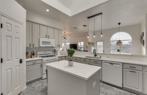 Elite 4BR 2BA Holiday Home with Hot Tub, Pool, and BBQ - Foto 11