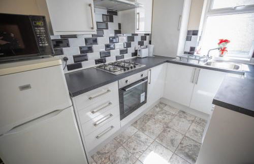 Crystal House Flat 3 - free private parking - metro - Foto 18