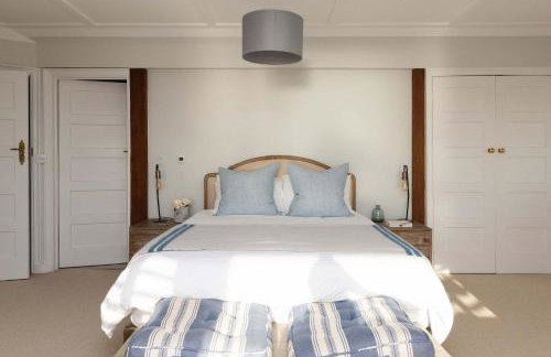 Luxury Beachfront Retreat for 14 with Hot Tub - Photo 34