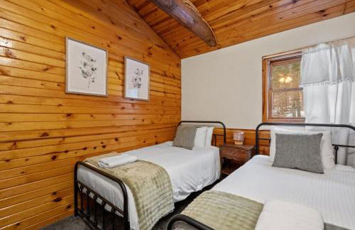 Lucky Log Cabin Hottub fireplace 12min to Mt Snow - Foto 17