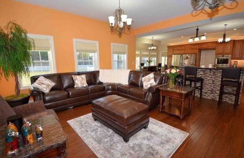 9 Bedroom Saratoga Retreat, In-Ground Heated Pool, HotTub, Firepit, Gourmet Kitchen, Private Office - Foto 35