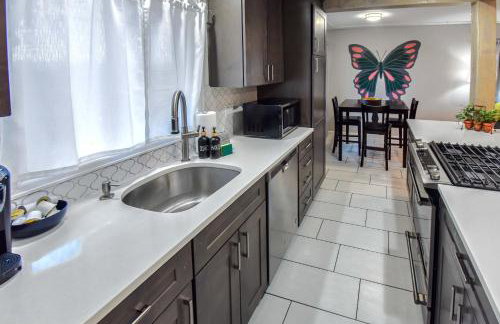 Enchanting Upper Unit with City Charm - Foto 37