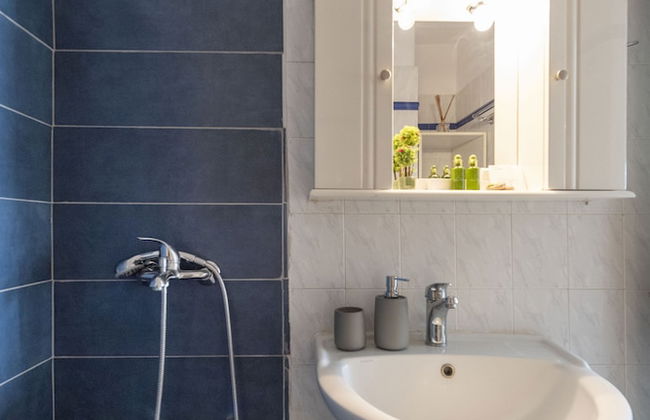 Parikia's Cute Pebble - Photo 22