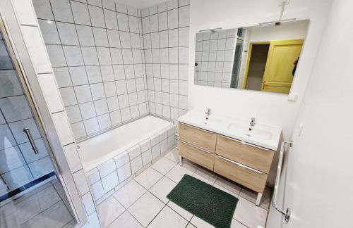 2 Bedrooms Private Parking Wifi TV - Foto 4