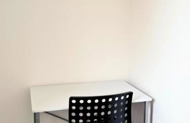 Spacious 3-Bed House - Contractors & Families - Free Parking - Fast Wifi - Foto 4