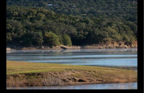 Entire 2br 2ba hilltop view home Sleeps 8 pets 4 acres Jacuzzi Central AC Kingbeds Office Free WiFi Parking Full Kitchen Refrigerator Washer Dryer Furnished Three 3 Large Sunset Dining Patios Grill Stovetop Oven Hiking Wildlife Firepit Quiet very Secluded - Foto 76