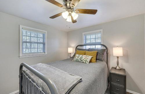 New Blaine Getaway - Walk to Lake Dardanelle! - Foto 16