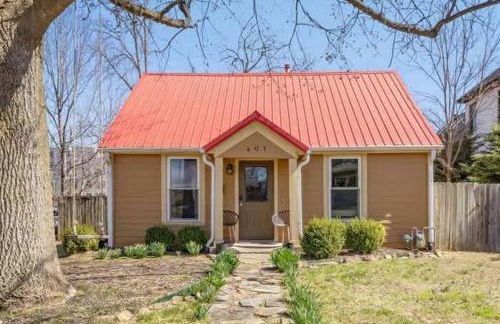 Little Red Roof-1mi to Downtown-Along Bike Trail - Foto 1