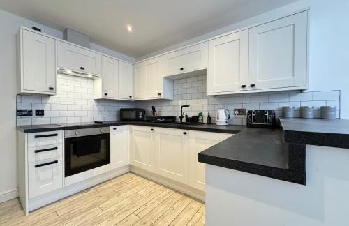 Modern 2 Bedroom Apartment - Near Hospital & Racecourse - Foto 3