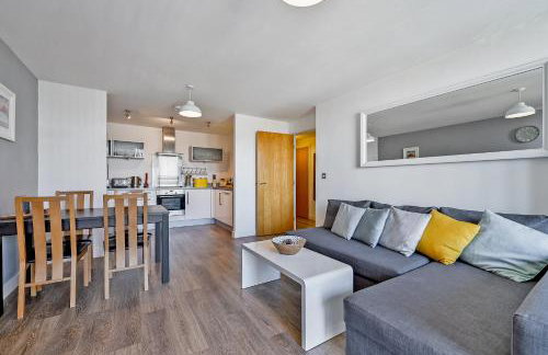 The Vizion serviced apartments from Pincott Properties - free parking, private balcony, and WiFi - Photo 6