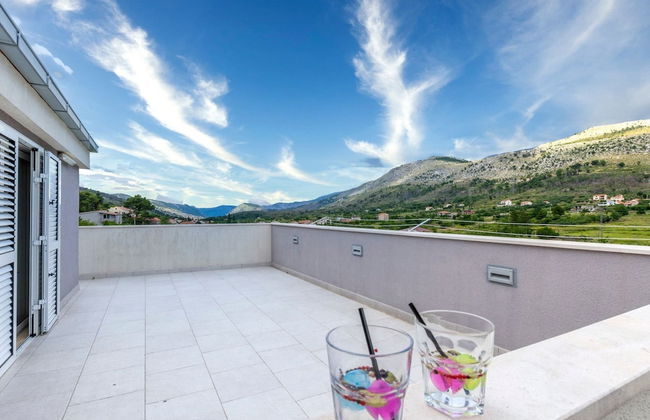 Serene Rural Villa With Pool, Sun Deck, and Children's Play Area - Foto 28