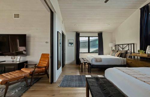 Luxe 3BR Lake Escape - BBQ Firepit & Pickleball - Foto 31