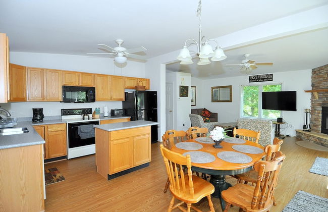 Cacapon Connected - Workplace Retreat - Foto 17