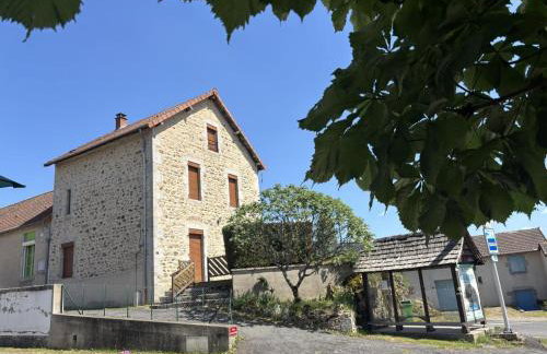 Maison moderne à La Chabanne avec jardin et animaux admis - Photo 1