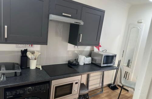 Spacious 2B Apt Zone 2 sleeps 4 F5 - Photo 22