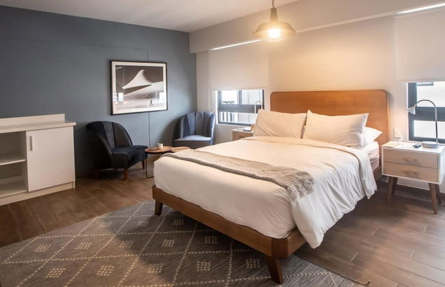 w Elegant 2BR in the Heart of Miraflores - Photo 2