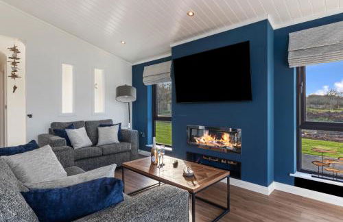 Hiraeth - Luxury Lodge with Hot Tub, Close to Beach - Photo 4