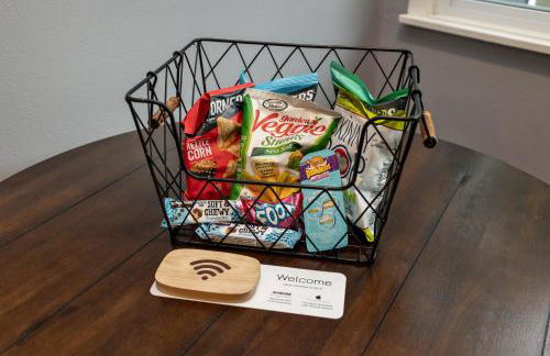 Near Drake/Downtown packed w/Amenities - Hot Tub - Movie Theater - Photo 40