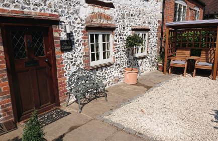 Charming 17th Century 2-bed Cottage in Medmenham - Foto 13