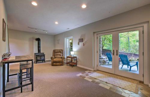 The Red Pine Cabin with Private Pond and Dock! - Foto 24