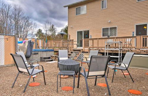 Private Hot Tub and Fireplace Poconos Home! - Foto 23