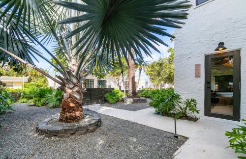 Hacienda Flamingo Unit 1 - Spacious Designer Flat with Sunroom & Style - Foto 22