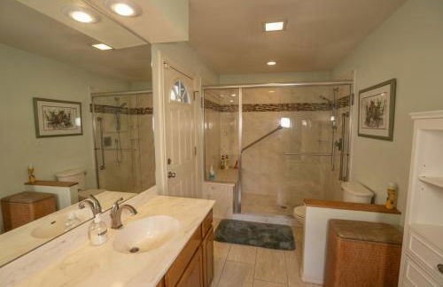 3BR Flagstaff Escape with Deck and Pine Views - Foto 20